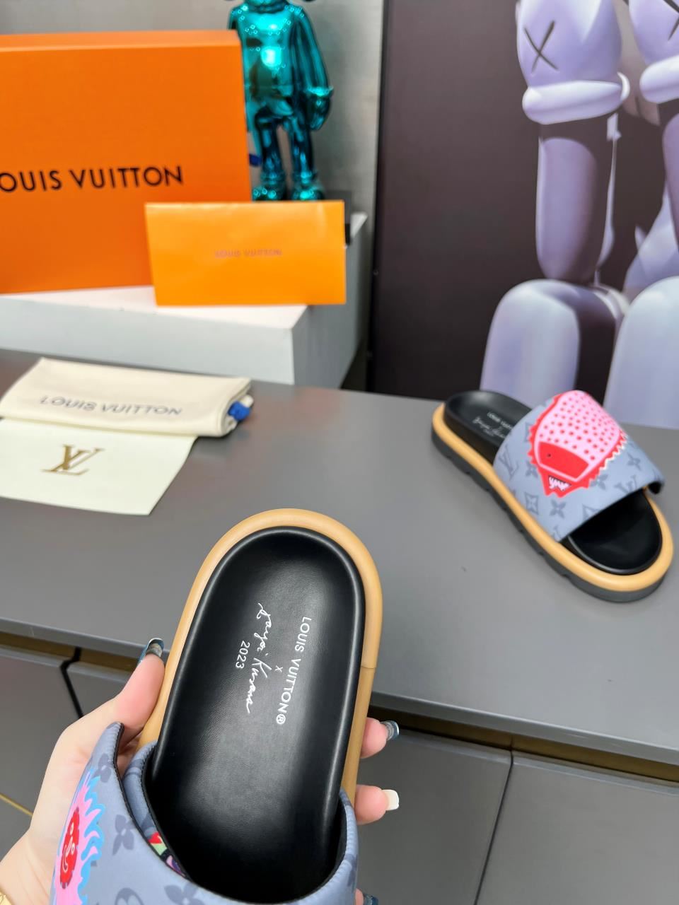 Louis Vuitton Slippers